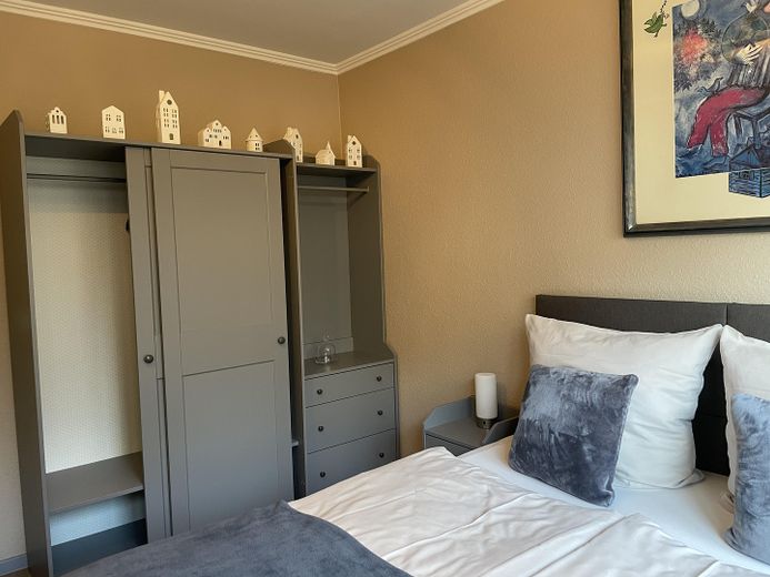 Für 2 Personen: 2 SZ, 2 Bäder – ab 50 €/Tag bei mind. 1 Monat – Schlafen 2