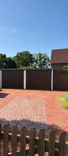 Freistehendes Einfamilienhaus mit Doppelgarage und schönem Garten – Foto 5