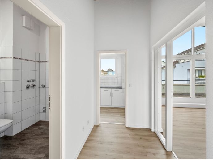 WOHNEN MIT WEITBLICK – STILVOLL, MODERNISIERT UND ZENTRUMSNAH IN RHEINFELDEN – Flur