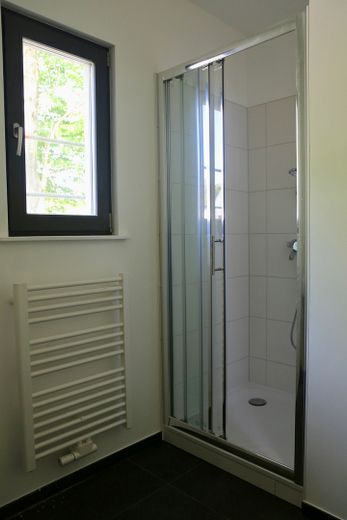 Groß Flottbek: 2,5 Zimmer mit kl. Garten in grüner Lage (WG 1) – Dusche