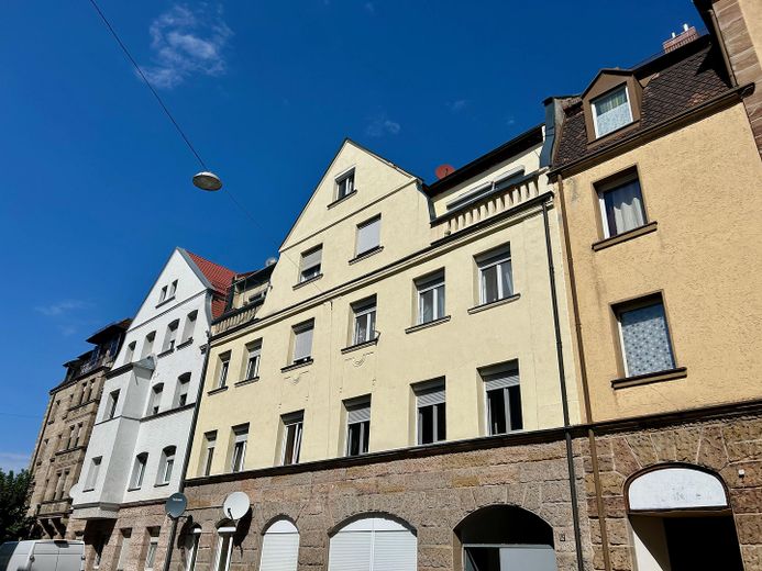 Provisionsfrei – Gepflegte 3-Zimmer Wohnung im Altbau MFH mit Top-Rendite – Außenansicht