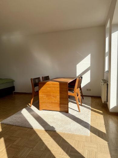 Bezugsfrei in Flingern: 1-Zimmer-Wohnung mit Balkon, Keller und Tiefgarage – Essbereich