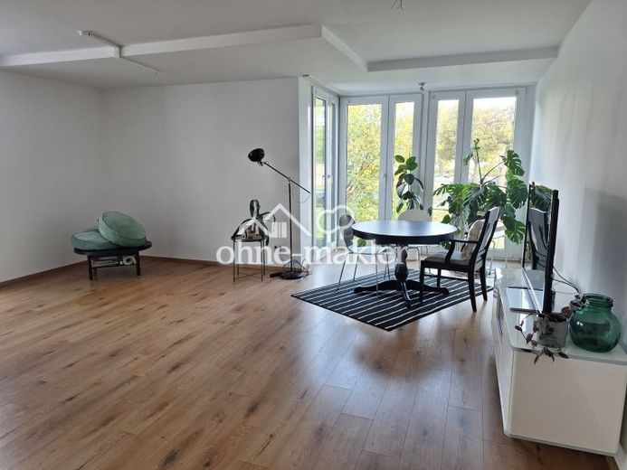 moderne, helle 3-Zimmer-Wohnung – Фотографія 1