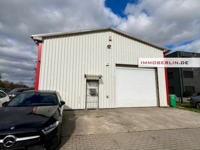 IMMOBERLIN.DE - Terreno bien comunicado con nave industrial cerca del aeropuerto BER – Foto 1
