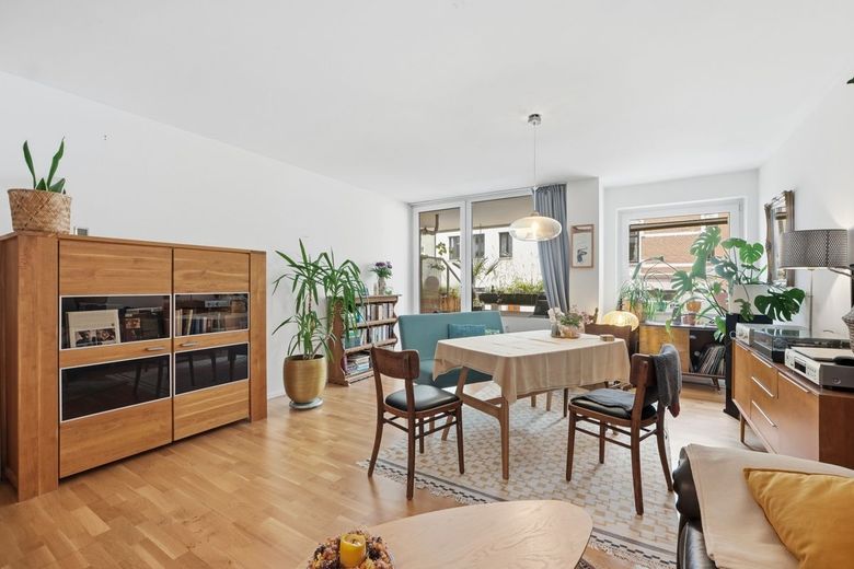 3 Zimmer Wohnung mit Balkon in Köln-Nippes zu kaufen – Wohnzimmer