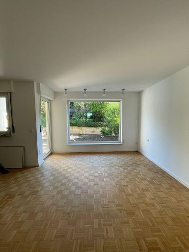 Familienfreundliches Reihenhaus mit schönem Garten – Wohnzimmer