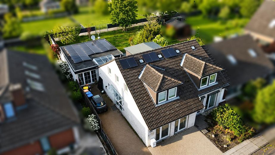 Haus in Bothfeld Nord / Isernhagen (Natur vor der Tür) – Haus von front Oben