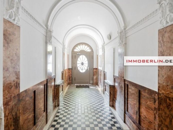 IMMOBERLIN.DE - Lichtdurchflutete Altbauwohnung mit Lift in sehr beliebter Lage – Foto 1