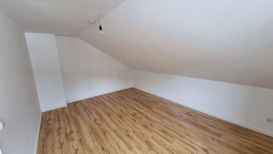 1-Familienwohnhaus in ruhiger Wohnlage – Zimmer DG. - www.immobilien-heise.de