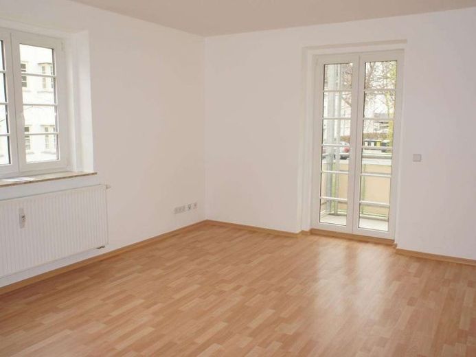 Wohnen am am Heimgarten im 1. OG ! Balkon + Bad mit Fenster – Foto 1