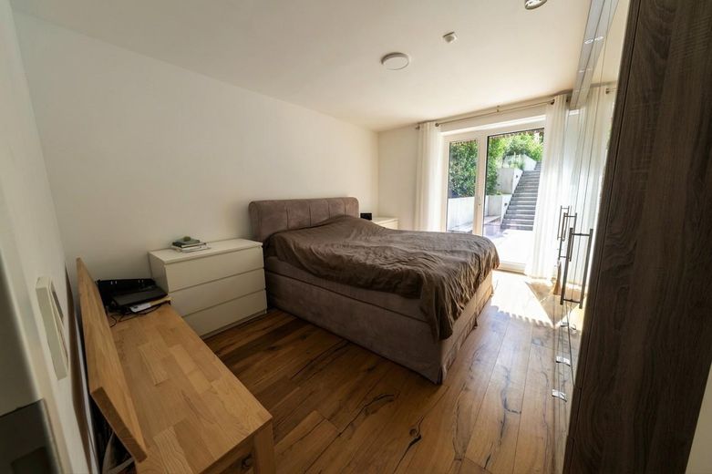‘‘Ruhig & grün: Helle 96m² Terrassen-Wohnung mit moderner Ausstattung und guter Anbindung‘‘ – Schlafzimmer