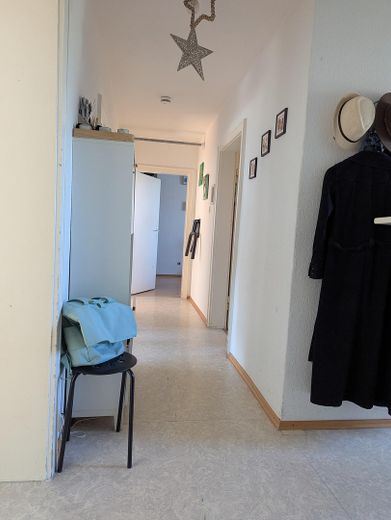 | Solide Rendite Nahe MIRA | Intelligenter 4-Zimmer-Schnitt mit Sonnenausrichtung | – Flur