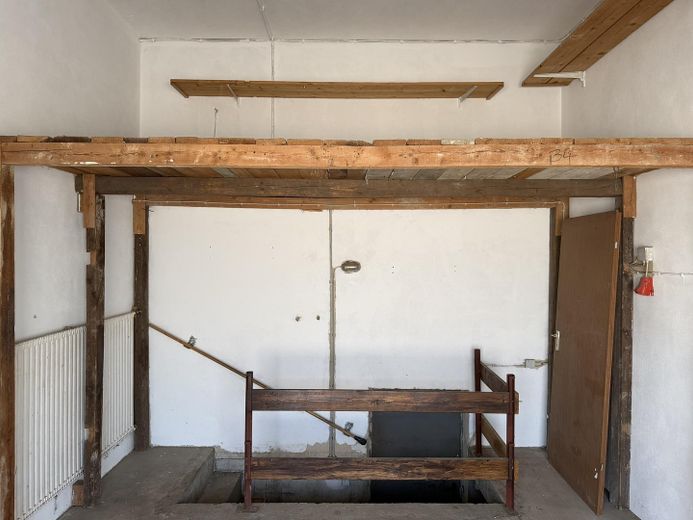 Zentrumsnah: Wohnhaus mit Galerie/Atelier, Einlieger-App.  & traumh. Naturgarten (834 qm) – Garage2 Fahrräder