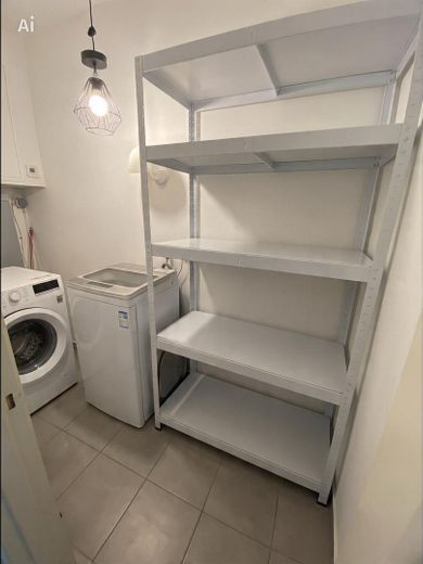 Aantrekkelijk, groot 2-kamerappartement in de stad met terras en zonnige tuin in Echterdingen – Abstellraum in der Wohnung 