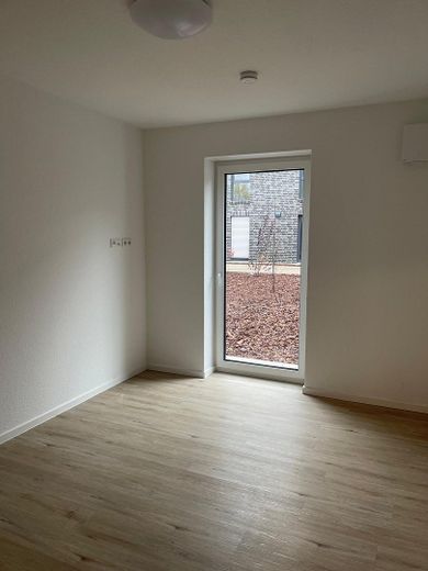 Moderngeschnittene Neubauwohnung KfW40+ – Schlafzimmer