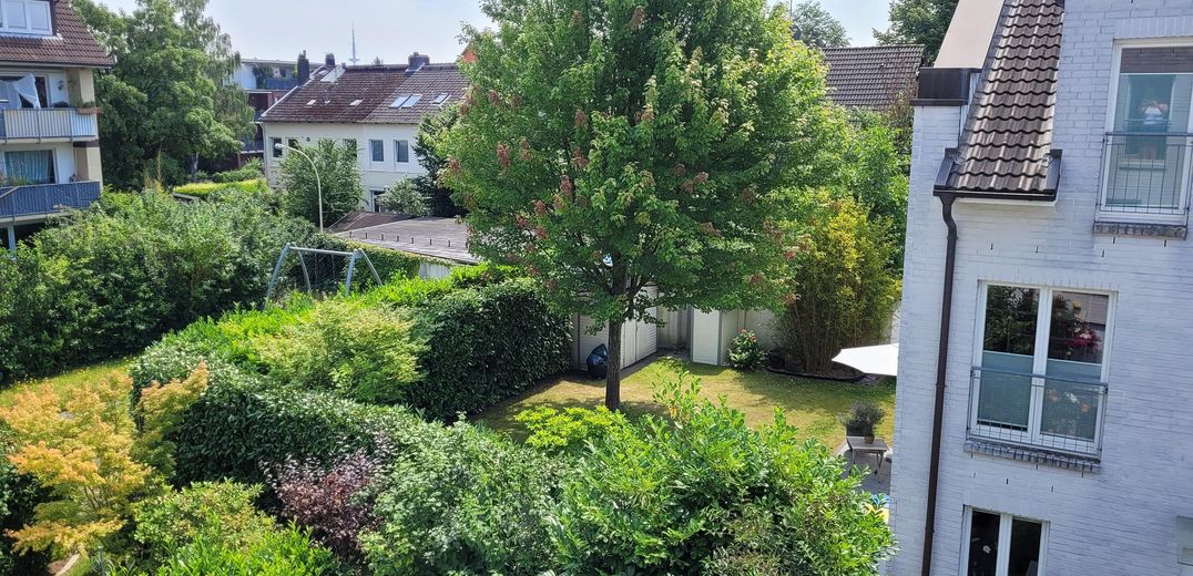 Stadthaus / Townhouse in Hamburg - Eimsbüttel mit unverbaubaren Blick in den Stadtpark Eimsbüttel – Ausblick DG hinten
