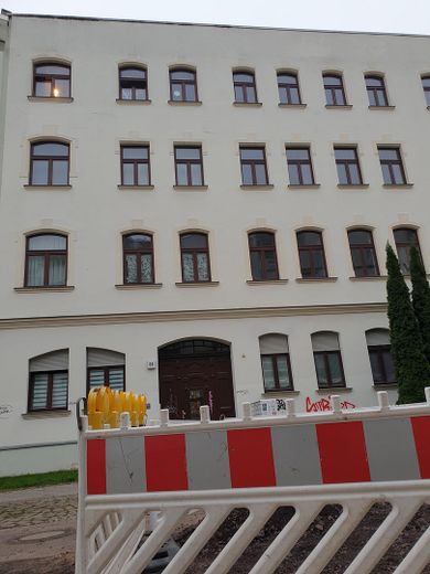 Frisch sanierte/renovierte, helle Zweiraumwohnung mit ruhigen Süd-Westbalkon in Stadtfeld-Ost – Eingang