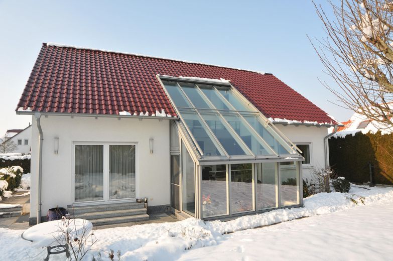 Modern architect-designed house for the large family – Außenansicht von Garten