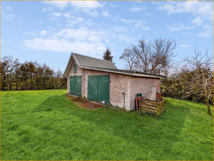 ***Zweifamilienhaus in ruhiger Ortslage*** – Nebengelass