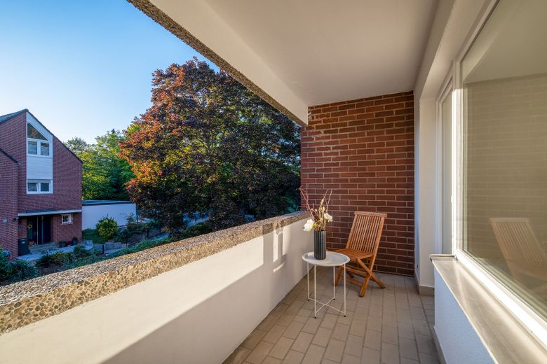Leere, provisionsfreie und helle 3-Zi.-Whg. mit Balkon und Stellplatz – Balkon / Loggia