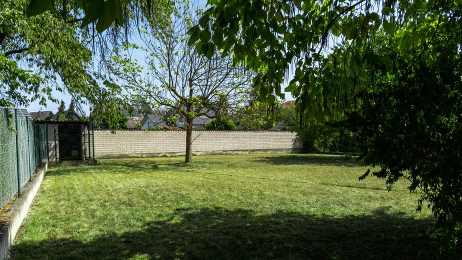 Ek yapılaşma imkânına sahip geniş arsada villa tarzı müstakil ev – Großer hinterer Garten