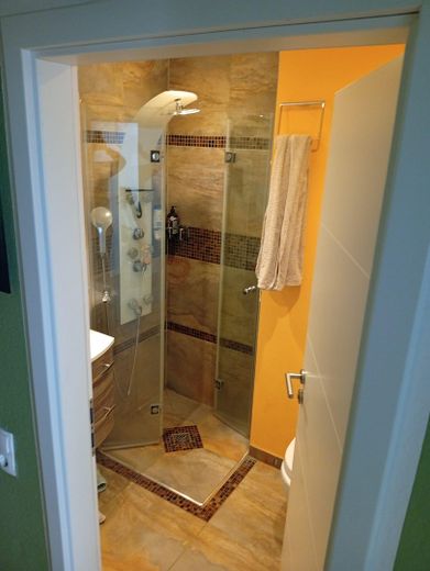 5 Zimmer saniertes helles großzügiges Haus in 63263 Neu-Isenburg " Einzugsfertig" Energie D 110 – Dusche Kids mitte 