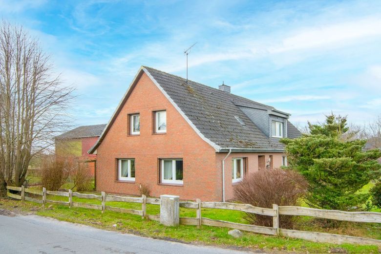 Attraktive Immobilie mit Mieteinnahmen, Scheune und weiterem Ausbaupotenzial – Steenfeld_Außen_12_2