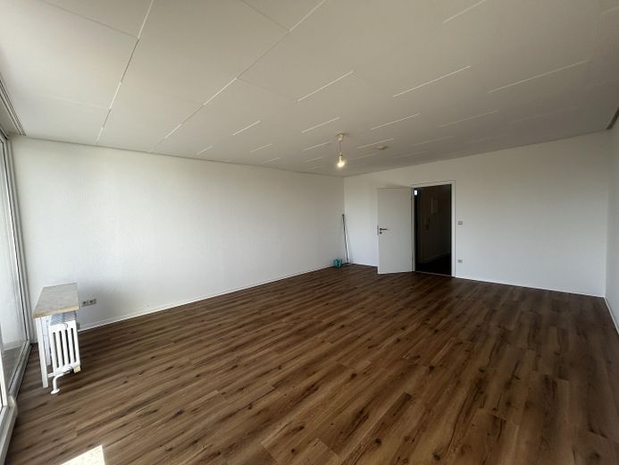 Neu Renoviert: 1-Zimmer-Wohnung mit Loggia in Bad Homburg vor der Höhe – Foto 2