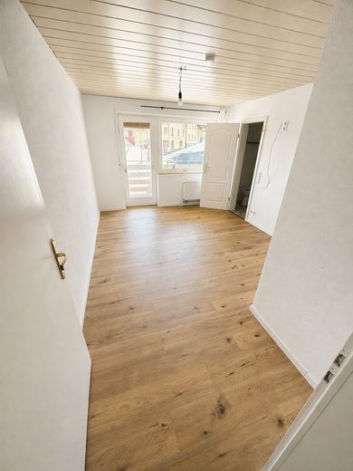 Renovierte 3-Zimmer-Wohnung mit Balkon & schönem Ausblick in Laubenheim – Schlafzimmer