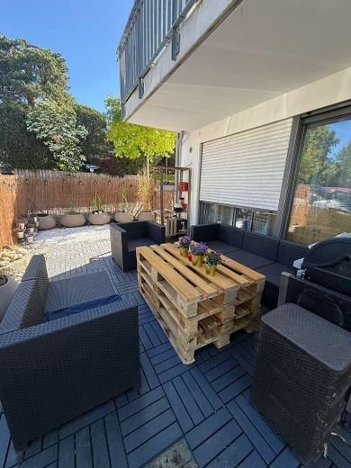 Exklusives Wohnen in Neubiberg: Moderne Eigentumswohnung mit Garten & Stellplätzen – Garten 2