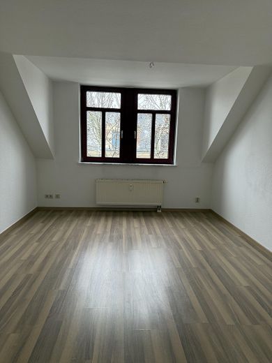 Schöne, zentral gelegene und helle DG-Wohnung – फोटो 2