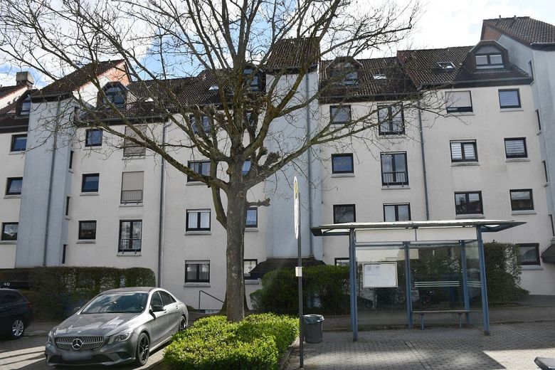 **RESERVIERT** Ansprechende 3-Zimmer-Eigentumswohnung mit Sonnenbalkon und Tiefgaragenstellplatz in Bad Homburg vor der Höhe - Ober-Eschbach – Busverbindung direkt vor der Haustüre
