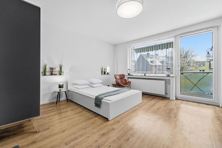 Modern furnished 1-room apartment in Essen – Schlaffzimmer mit Balkon