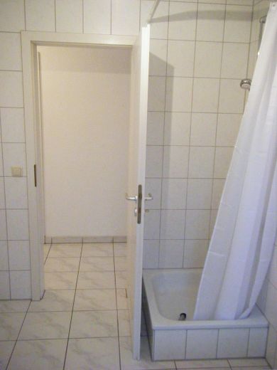 2-Zimmer-DG-Wohnung mit Balkon in Einhausen direkt am Feldrand mit Waldblick – Dusche