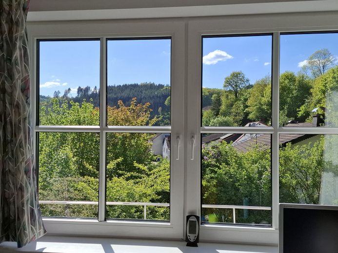 Luxuriöses englisches Landhaus, provisionsfrei – Blick aus dem Bürofenster