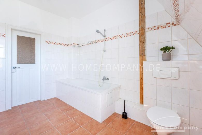 28289 HomeCompany सुसज्जित/Furnished मेइßen में लकड़ी के फ़र्श वाला सुंदर बड़ा पुराना अपार्टमेंट, मंसार्ड मंज़िल! अधिकतम 4 व्यक्ति – 9c3c068db8cf4947614a8838b7b7f39f1d45d68c.jpg