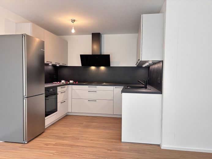 Appartement neuf moderne de 2 pièces avec cuisine, balcon et 2 places de stationnement à Nürtingen-Oberensingen – Küche