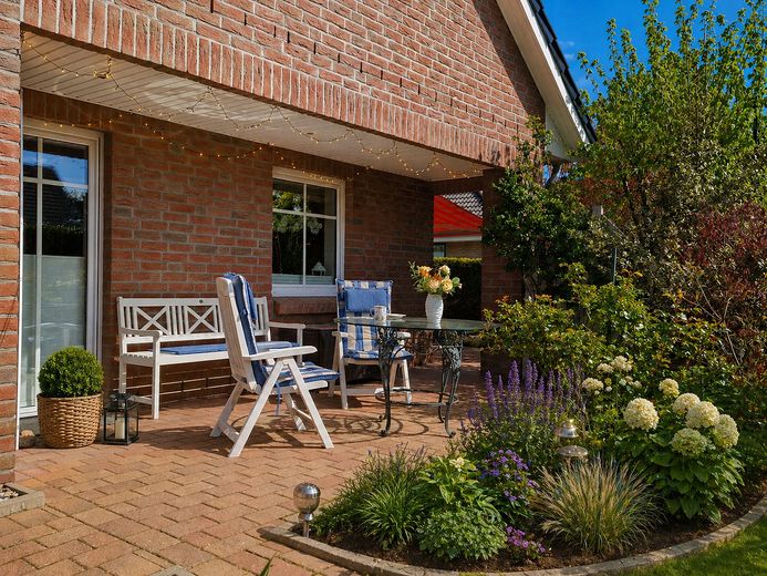 Gepflegtes EFH in idyllischer Wohnlage mit schönem Garten nahe Bad Segeberg – Westterrasse