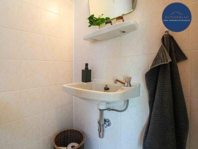 Familienidylle in Köln-Porz/Urbach - Doppelhaushälfte mit Garten und Garage auf Erbpacht – Gäste-WC EG