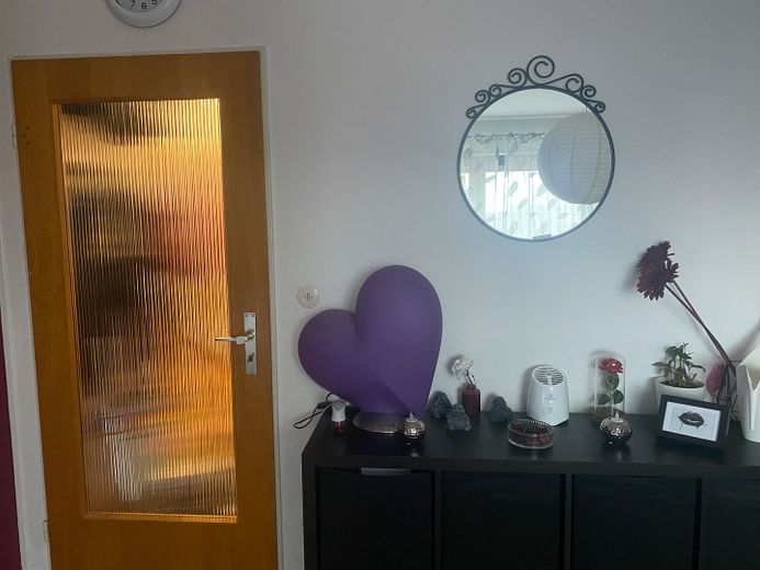 Single e giovani coppie attenzione: appartamento di 2 locali con balcone e cucina componibile – Wohnraum 2