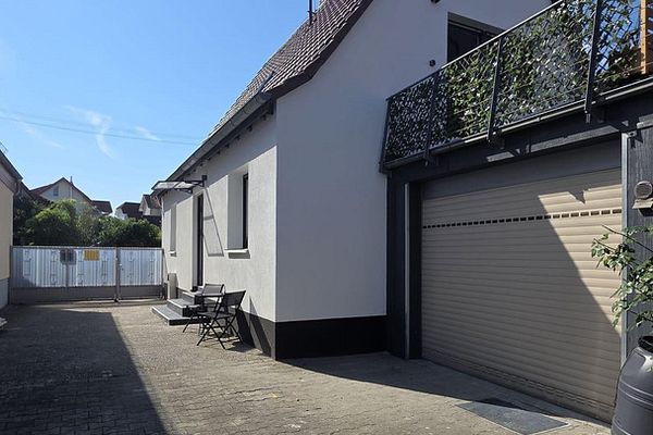 Entra e sentiti a casa: casa a schiera ammodernata con garage e terrazza – senza commissioni