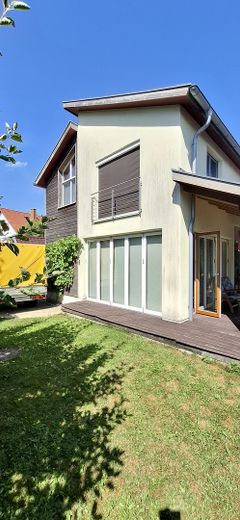 Arrivare. Respirare. Sentirsi a casa. Casa d'architetto in costruzione ecologica in legno – Ansicht Süd-West