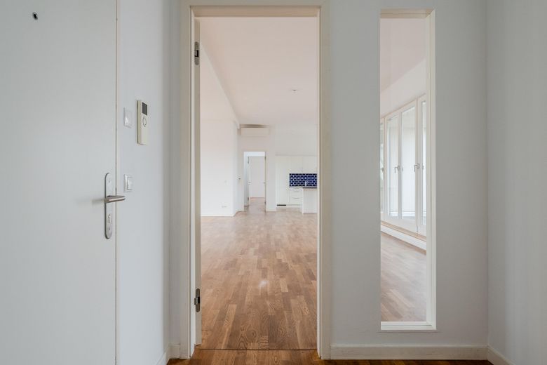 Dachgeschosswohnung direkt am Boxhagener Platz ! 7-Zimmer ! Provisionsfrei ! – Blick ins Wohnzimmer