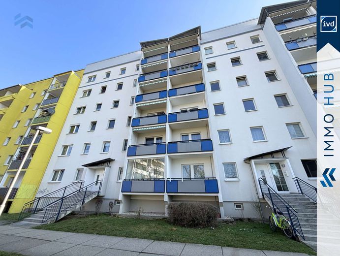 ++ 1.730 EUR/m² – Appartamento di 3 locali molto ben tenuto e affittato con balcone a ovest e ascensore ++ – 4852119-DvKMhxSm2SDMwkGibtRq1mZA-Ruckansicht.jpg