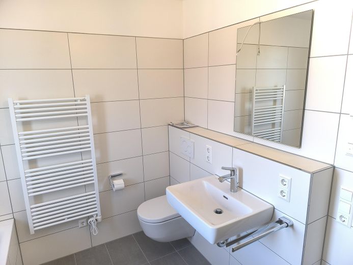 Seniorengerechte 3 Zimmer Wohnung im Herzen von Endingen zum Erstbezug! – Badezimmer