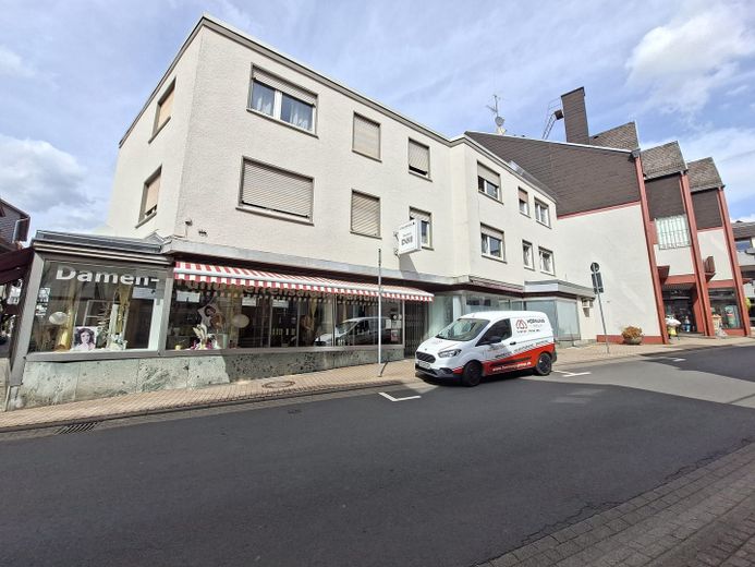 Ampio appartamento di 2 locali di circa 91 m², con cucina spaziosa e balcone – proprio in Europaplatz a Schotten – Foto 1