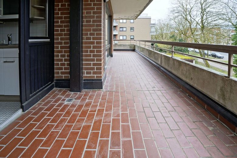 Wohnen am Stadtpark Langenhagen: Gut geschnittene Wohnung mit großem Balkon und Garage – Balkon Ansicht I