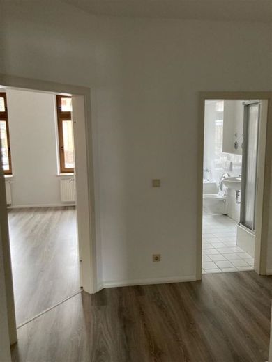 Gemütliche 3-Zimmer mit Laminat, Balkon und Wannenbad in zentraler Lage! – PHOTO-2023-02-07-09-26-38_7