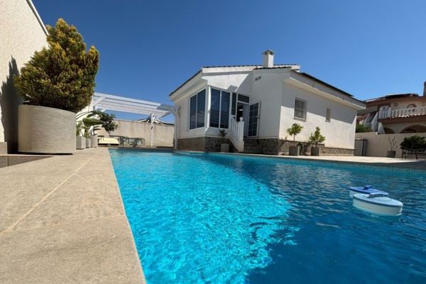 Lo Pepín’de müstakil villa, ayrı misafir evi ve özel yüzme havuzuyla