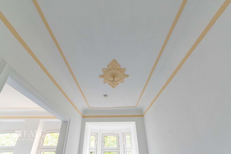 Charmantes Mehrfamilienhaus mit Entwicklungspotenzial – Decke 1.OG